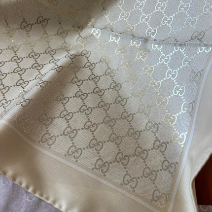 GUCCI 26S SCARF 90 IN SILK 816289