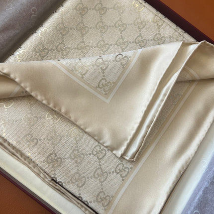 GUCCI 26S SCARF 90 IN SILK 816289