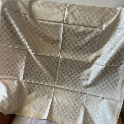 GUCCI 26S SCARF 90 IN SILK 816289
