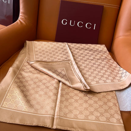 GUCCI 26S SCARF 90 IN SILK 816291
