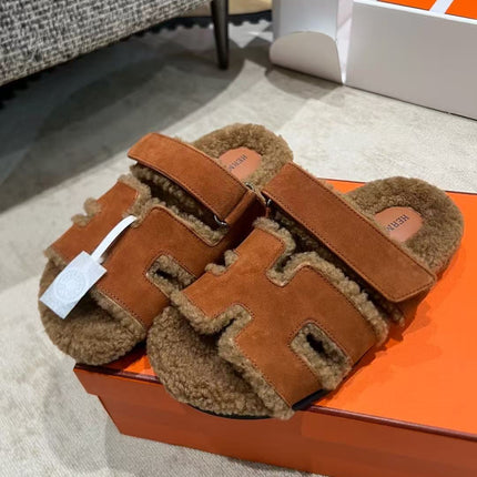 HERMES 26S CHYPRE SANDAL IN COGNAC SUEDE & SHEARLING
