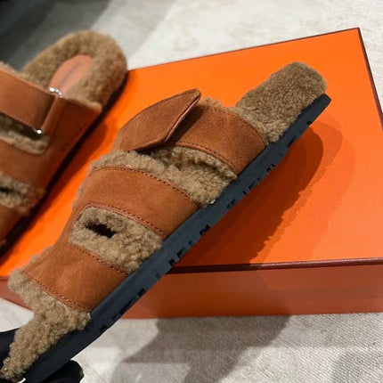 HERMES 26S CHYPRE SANDAL IN COGNAC SUEDE & SHEARLING