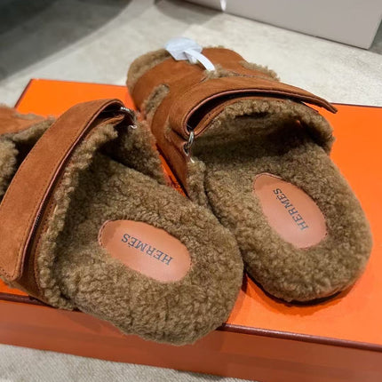 HERMES 26S CHYPRE SANDAL IN COGNAC SUEDE & SHEARLING