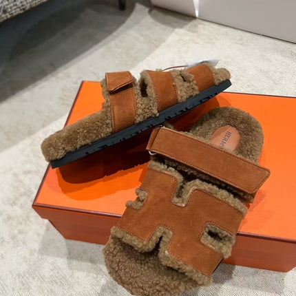 HERMES 26S CHYPRE SANDAL IN COGNAC SUEDE & SHEARLING
