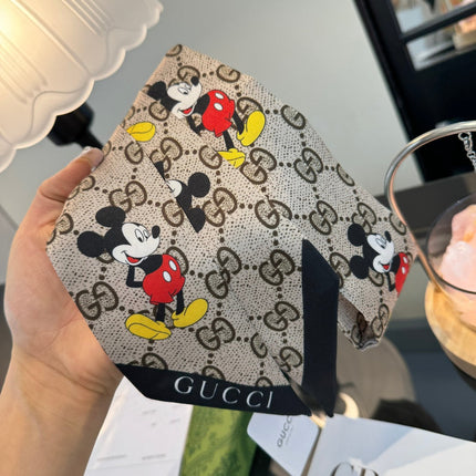 GUCCI 26S SCARF 90 IN SILK 225240