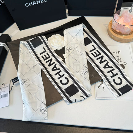 CHANEL 26S TWILLY SCARF 120 IN SILK 395863