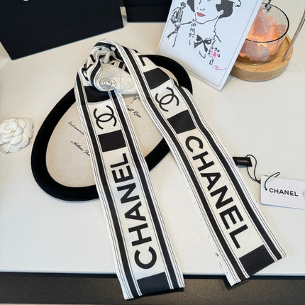 CHANEL 26S TWILLY SCARF 120 IN SILK 395863