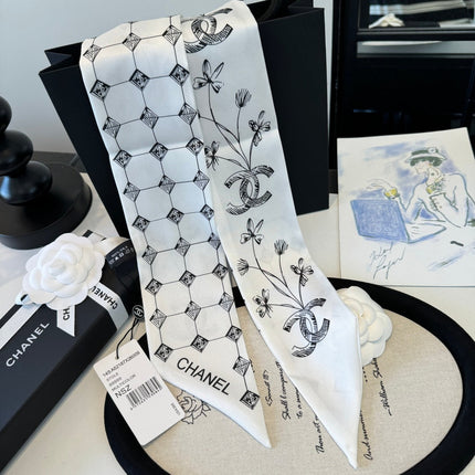 CHANEL 26S TWILLY SCARF 120 IN SILK 395878