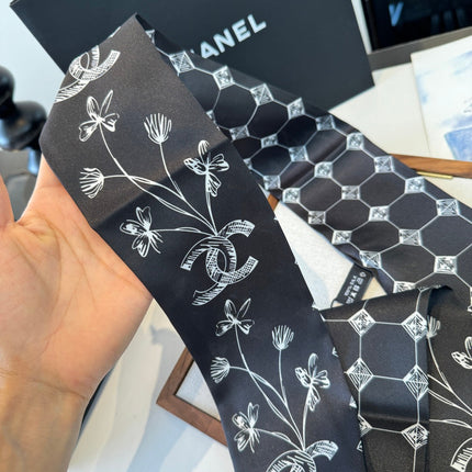 CHANEL 26S TWILLY SCARF 120 IN SILK 395879