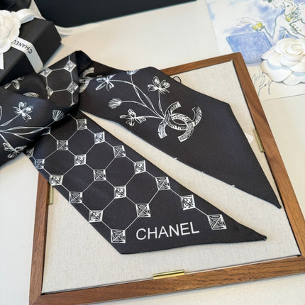 CHANEL 26S TWILLY SCARF 120 IN SILK 395879
