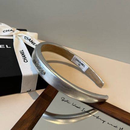 CHANEL 26S HEADBAND IN SILVER METALLIC 503125