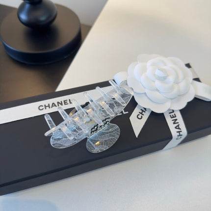 CHANEL 26S HAIR CLIP IN WHITE ACRYLIC 503142