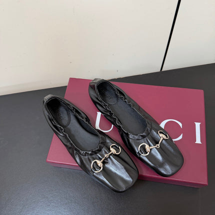 GUCCI 26S BALLET FLATS IN BLACK SHINY CALFSKIN GOLD HARDWARE