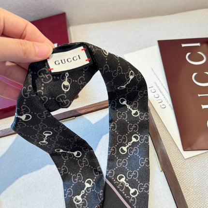 GUCCI 26S SCARF 90 IN SILK 156518