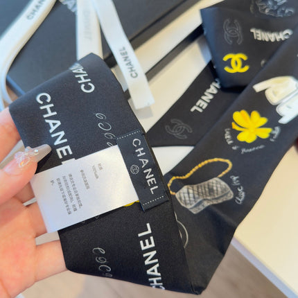 CHANEL 26S TWILLY SCARF 120 IN SILK 336615