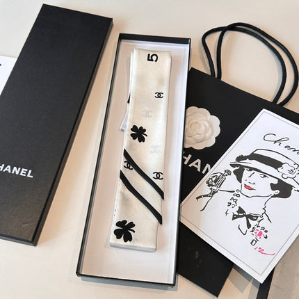 CHANEL 26S TWILLY SCARF 120 IN SILK 425832
