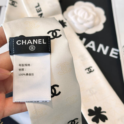 CHANEL 26S TWILLY SCARF 120 IN SILK 425832
