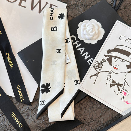 CHANEL 26S TWILLY SCARF 120 IN SILK 425832