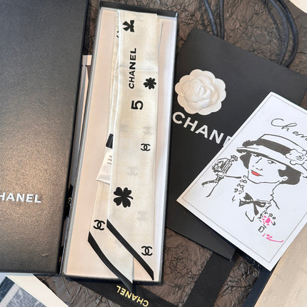 CHANEL 26S TWILLY SCARF 120 IN SILK 425832