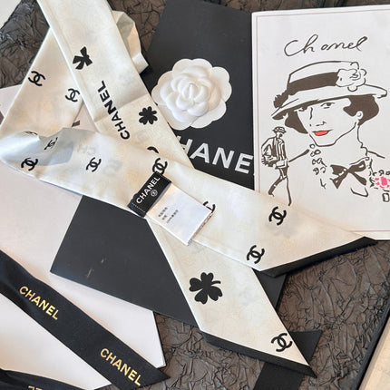 CHANEL 26S TWILLY SCARF 120 IN SILK 425832