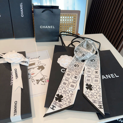 CHANEL 26S TWILLY SCARF 120 IN SILK 425833
