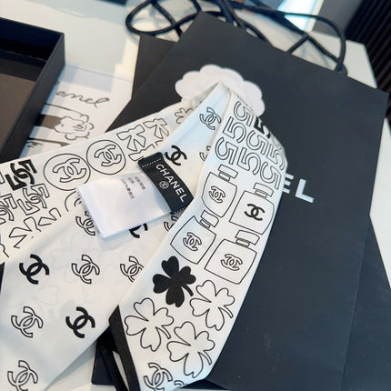 CHANEL 26S TWILLY SCARF 120 IN SILK 425833