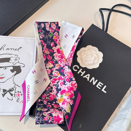 CHANEL 26S TWILLY SCARF 120 IN SILK 500114