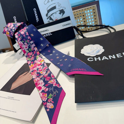 CHANEL 26S TWILLY SCARF 120 IN SILK 500117