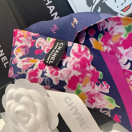 CHANEL 26S TWILLY SCARF 120 IN SILK 500117