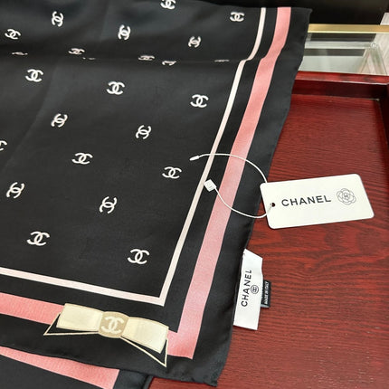 CHANEL 26S SCARF 90 IN SILK 509526