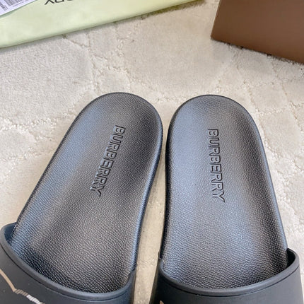 BURBERRY 26S EQUESTRIAN KNIGHT RUBBER SLIDES IN BLACK CALFSKIN