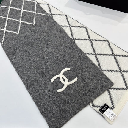 CHANEL 26S SCARF 200 IN WOOL AND CASHMERE 511103