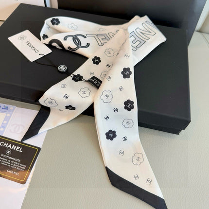 CHANEL 26S TWILLY SCARF 120 IN SILK 496164
