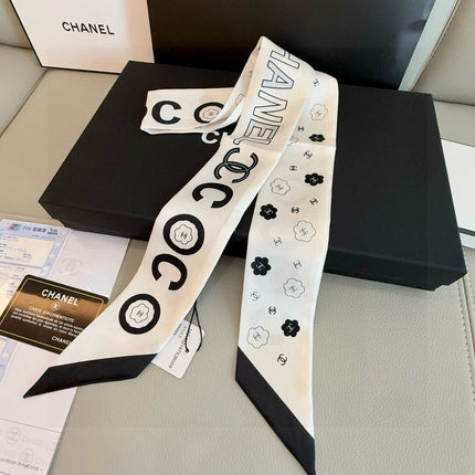 CHANEL 26S TWILLY SCARF 120 IN SILK 496164