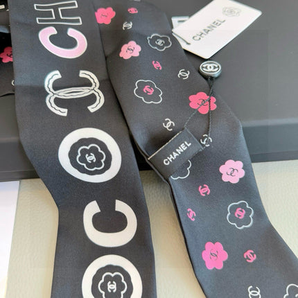 CHANEL 26S TWILLY SCARF 120 IN SILK 496165