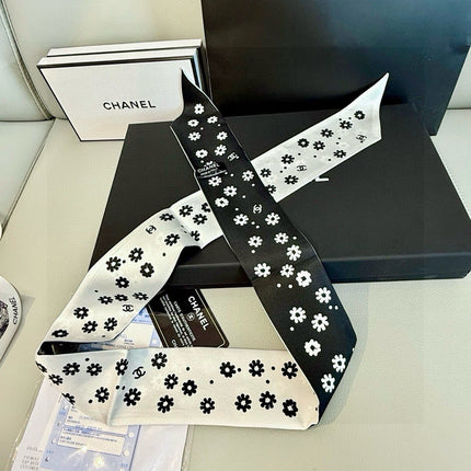 CHANEL 26S TWILLY SCARF 120 IN SILK 502600