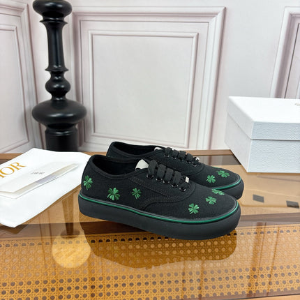 DIOR 26S LOW TOP SNEAKERS 35MM IN BLACK CANVAS WITH CLOVER EMBROIDERY
