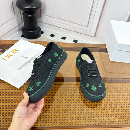 DIOR 26S LOW TOP SNEAKERS 35MM IN BLACK CANVAS WITH CLOVER EMBROIDERY