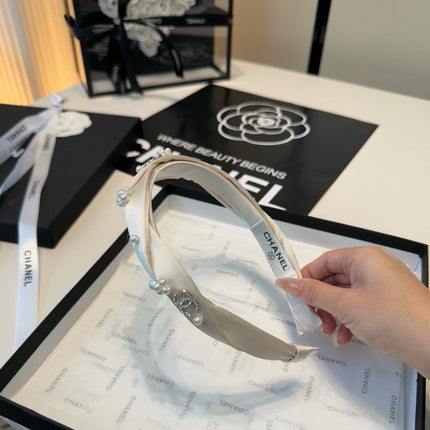 CHANEL 26S HEADBAND IN WHITE SATIN 503101