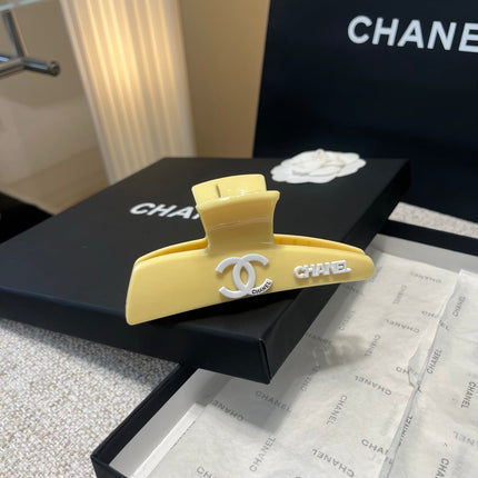 CHANEL 26S HAIR CLIP IN YELLOW ACETATE 512125