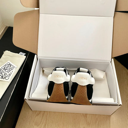 26S FLOW RUNNER SNEAKER IN BLACK SUEDE AND WHITE SHEEPSKIN