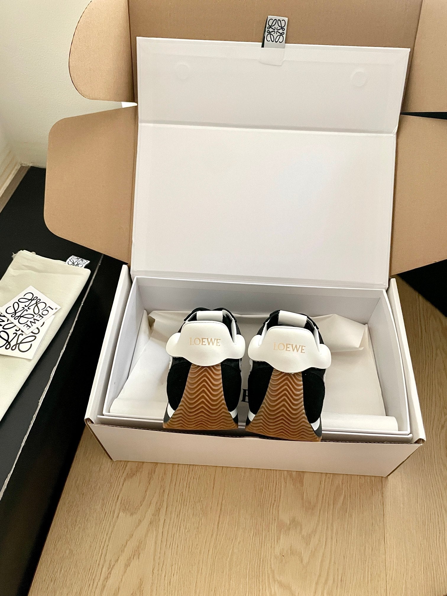 26S FLOW RUNNER SNEAKER IN BLACK SUEDE AND WHITE SHEEPSKIN