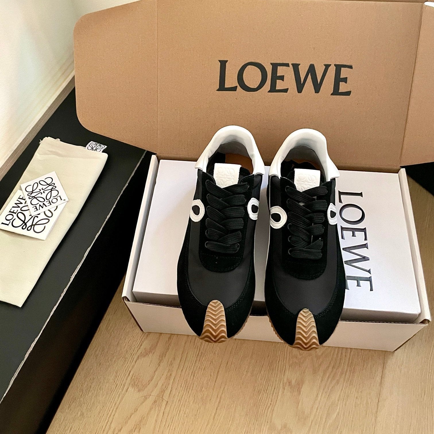 26S FLOW RUNNER SNEAKER IN BLACK SUEDE AND WHITE SHEEPSKIN