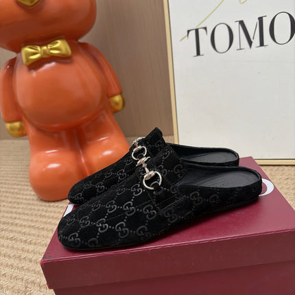 GUCCI 26S FLAT MULES IN BLACK GG EMBOSSED SUEDE