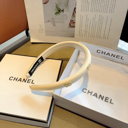 CHANEL 26S HEADBAND IN WHITE FABRIC 505249
