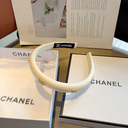 CHANEL 26S HEADBAND IN WHITE FABRIC 505249