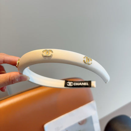 CHANEL 26S HEADBAND IN WHITE FABRIC 505249