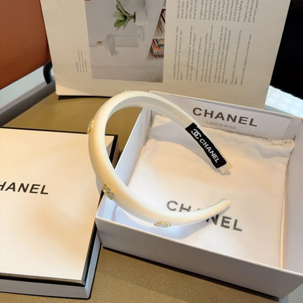 CHANEL 26S HEADBAND IN WHITE FABRIC 505249