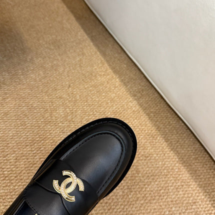 CHANEL 26S LOAFER IN BLACK CALFSKIN CC LOGO