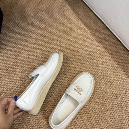 CHANEL 26S LOAFER IN WHITE PATENT CALFSKIN CC LOGO